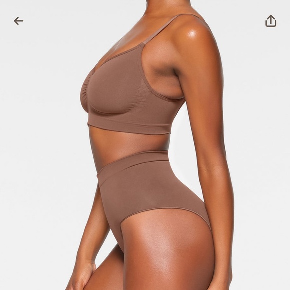 SEAMLESS SCULPT BRALETTE - Picture 9 of 10